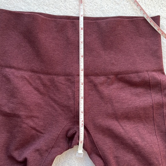 Lululemon Burgundy Leggings Size 4 - Picture 4 of 6